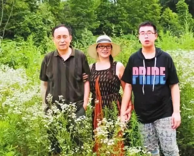 包涵一家三口。图片由受访者提供